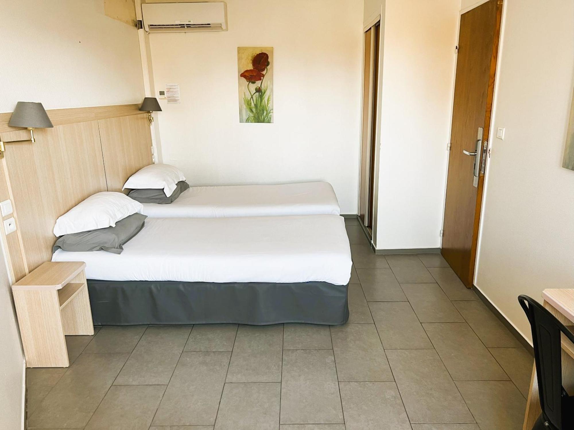 Hotel Les Nevons LʼIsle-sur-la-Sorgue Pokoj fotografie