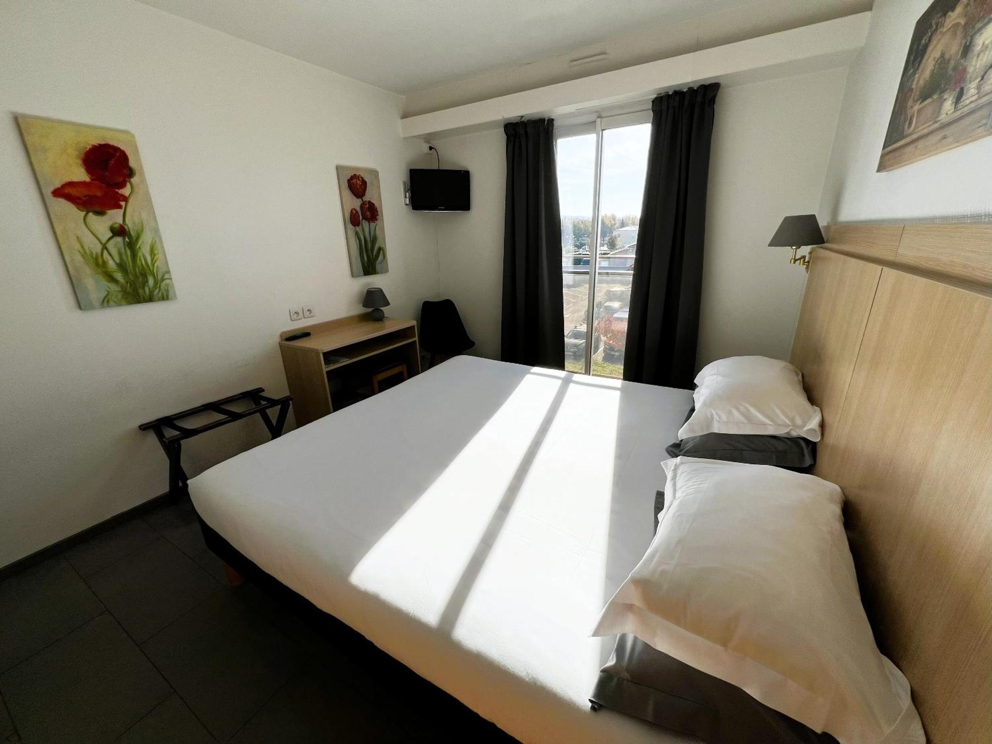 Hotel Les Nevons LʼIsle-sur-la-Sorgue Pokoj fotografie